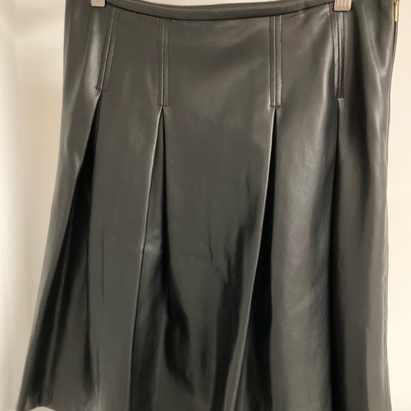 Faux Leather skirt - Picture 1 of 2